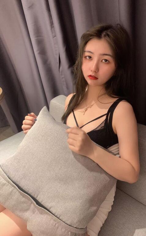 杨家湾 刚下水00后嫩妹